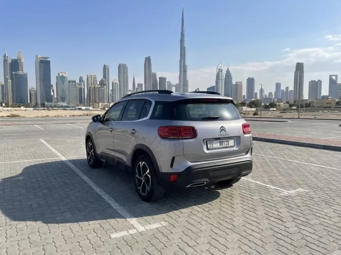 在阿布扎比 租 雪铁龙 C5 Aircross (银), 2025