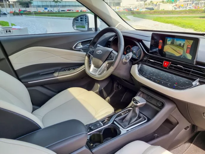 JAC JS4 (Blanco), 2023 para alquiler en Abu Dhabi