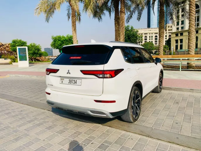 Mitsubishi Outlander (Белый), 2024 для аренды в Дубай