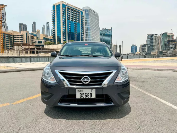 Nissan Sunny (Grau), 2022  zur Miete in Dubai