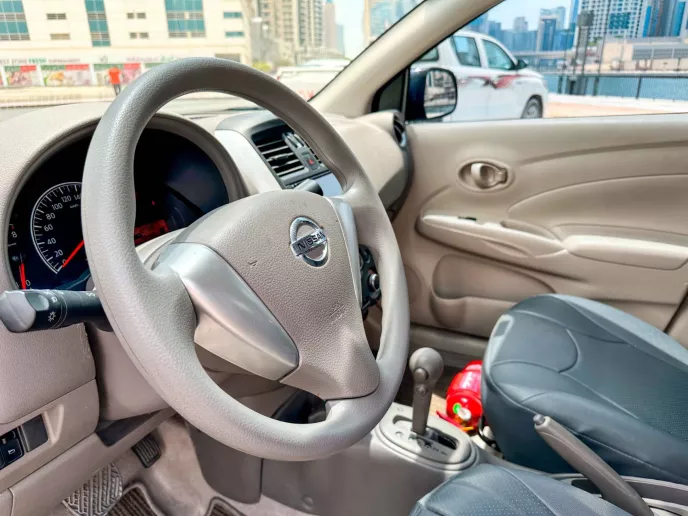Nissan Sunny (Grau), 2022  zur Miete in Dubai