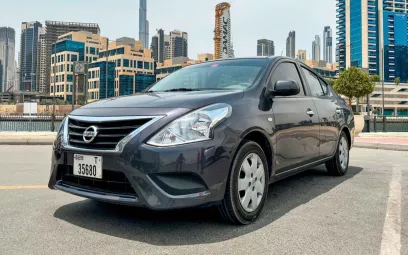Nissan Sunny (Grau), 2022 zur Miete in Dubai