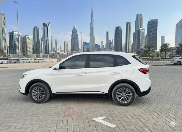 在迪拜 租 MG ZS (白色), 2026