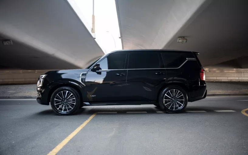 Nissan Patrol Platinum V6 (Schwarz), 2026  zur Miete in Dubai