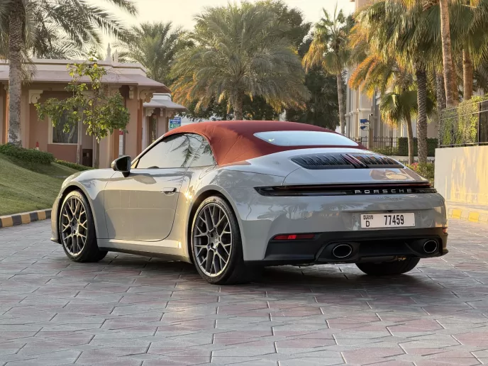 Porsche 911 / Carrera (Nardo grau), 2026  zur Miete in Dubai