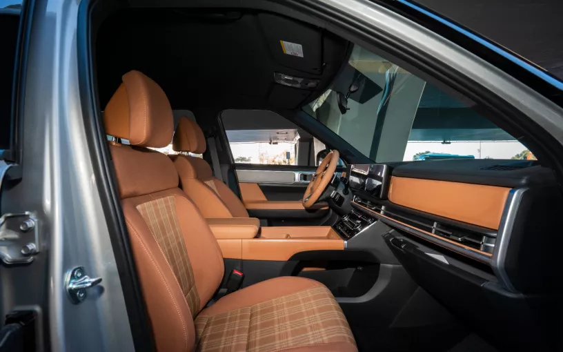 Hyundai Santa Fe (Plata), 2025 para alquiler en Dub&aacute;i