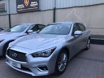 Infiniti Q50 (Серебро), 2019 для аренды в Дубай