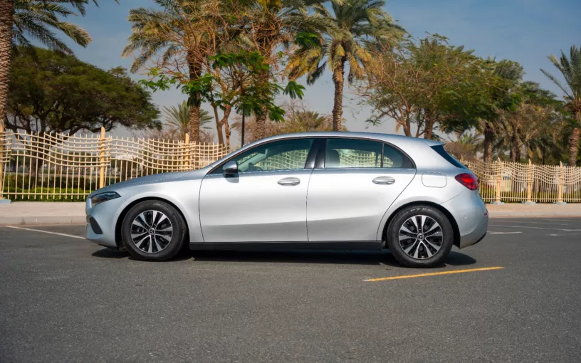 Mercedes A180 (Plata), 2024 para alquiler en Abu Dhabi
