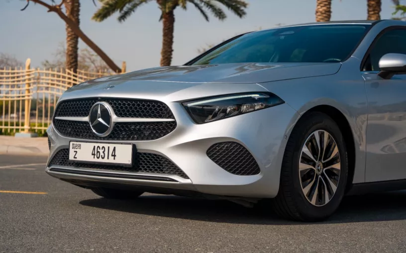 Mercedes A180 (Plata), 2024 para alquiler en Abu Dhabi