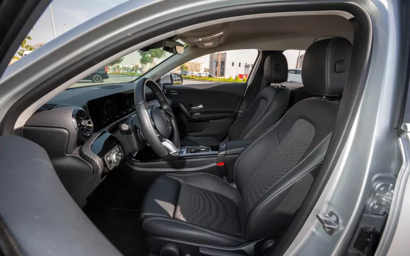 Mercedes A180 (Plata), 2024 para alquiler en Abu Dhabi