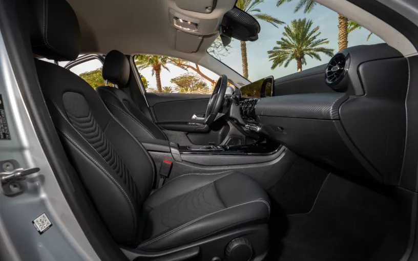 Mercedes A180 (Plata), 2024 para alquiler en Abu Dhabi