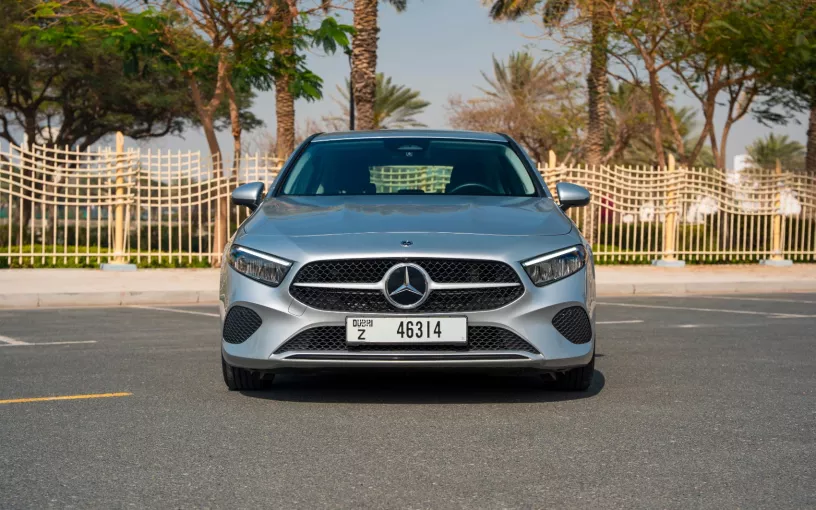 Mercedes A180 (Plata), 2024 para alquiler en Abu Dhabi