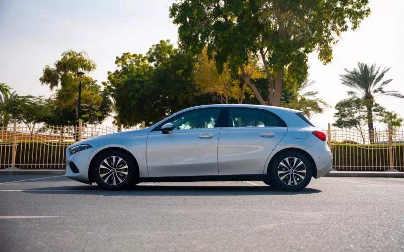 Mercedes A180 (Plata), 2024 para alquiler en Abu Dhabi