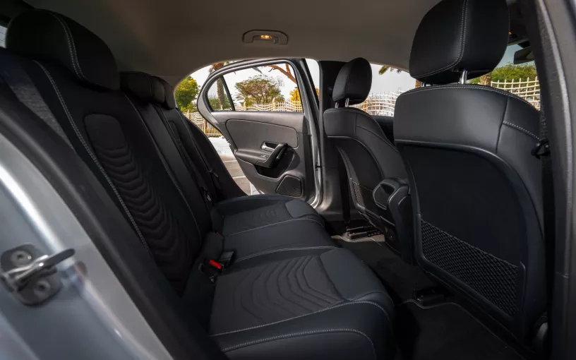 Mercedes A180 (Plata), 2024 para alquiler en Abu Dhabi