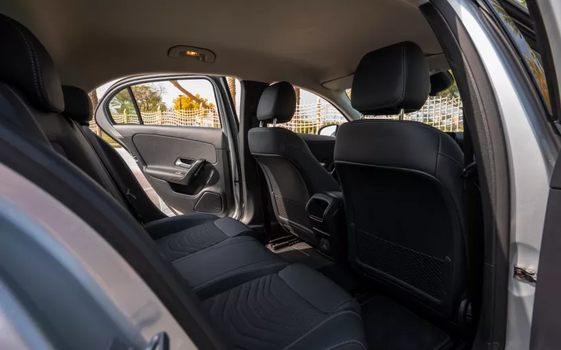 Mercedes A180 (Plata), 2024 para alquiler en Abu Dhabi