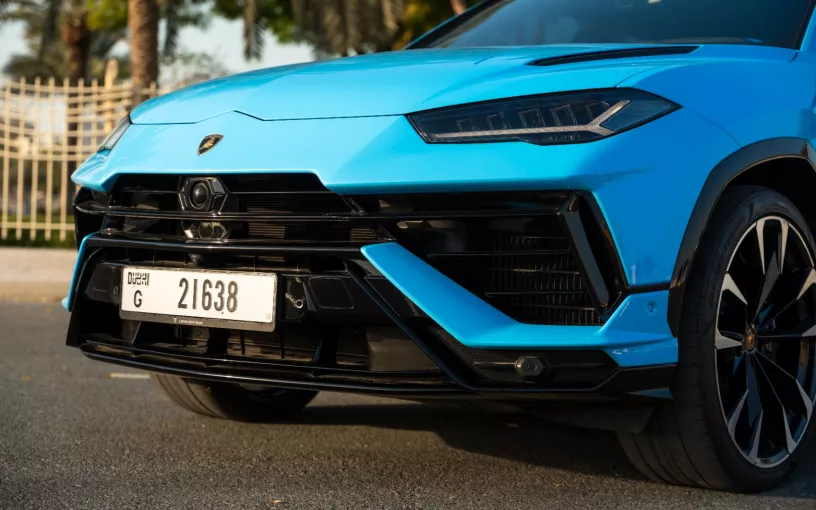 Lamborghini Urus (Azul), 2023 para alquiler en Dub&aacute;i