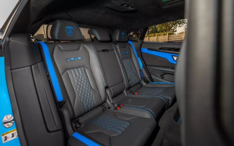 Lamborghini Urus (Azul), 2023 para alquiler en Dub&aacute;i