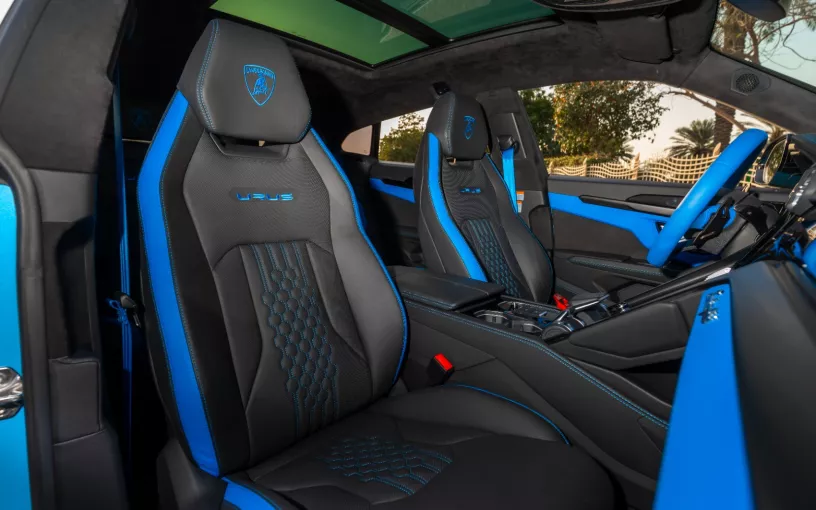 Lamborghini Urus (Azul), 2023 para alquiler en Dub&aacute;i