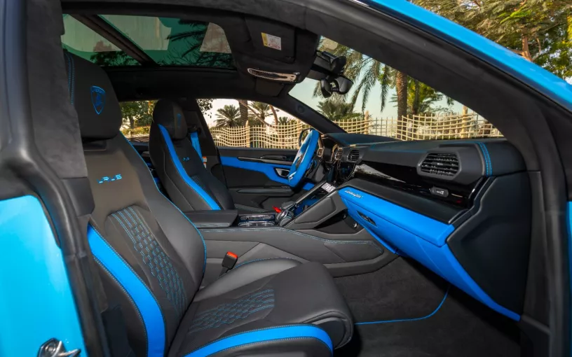 Lamborghini Urus (Azul), 2023 para alquiler en Dub&aacute;i