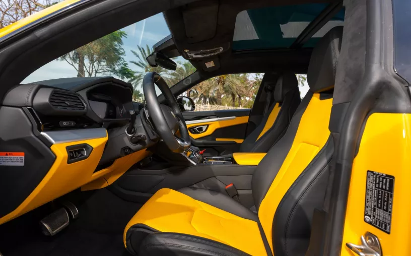 Lamborghini Urus (Gelb), 2023 Stundenmiete in Dubai