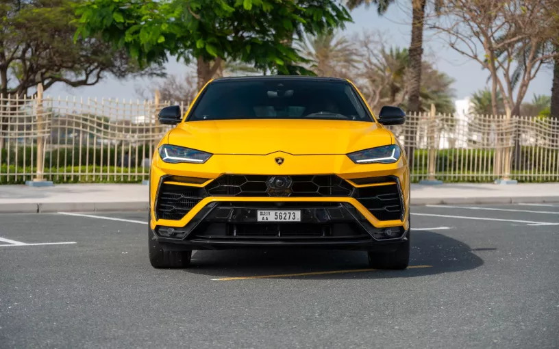 Lamborghini Urus (Gelb), 2023 Stundenmiete in Dubai
