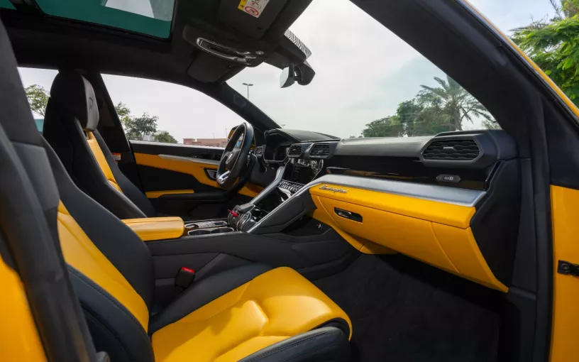 Lamborghini Urus (Gelb), 2023 Stundenmiete in Dubai