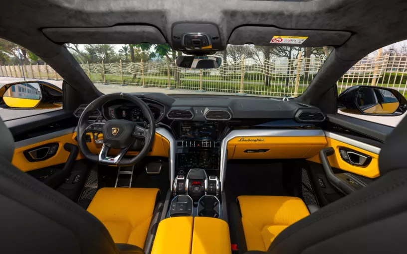 Lamborghini Urus (Gelb), 2023 Stundenmiete in Dubai