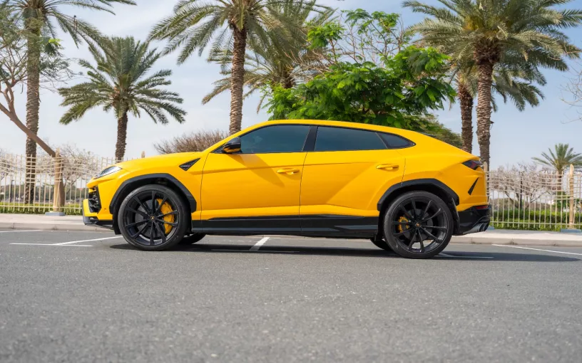 Lamborghini Urus (Gelb), 2023 Stundenmiete in Dubai
