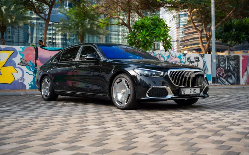 Mercedes Maybach S580 (Nero), 2023 noleggio orario a Dubai