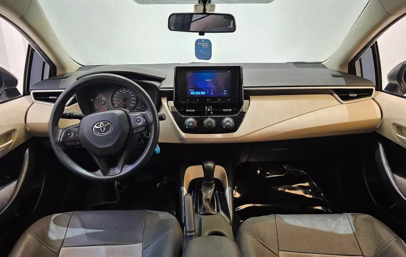 Toyota Corolla (Blanco), 2024 para alquiler en Abu Dhabi