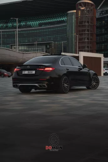 Mercedes C63S AMG (Negro), 2024 para alquiler en Dub&aacute;i