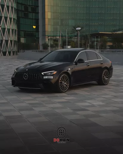 Mercedes C63S AMG (Negro), 2024 para alquiler en Dub&aacute;i