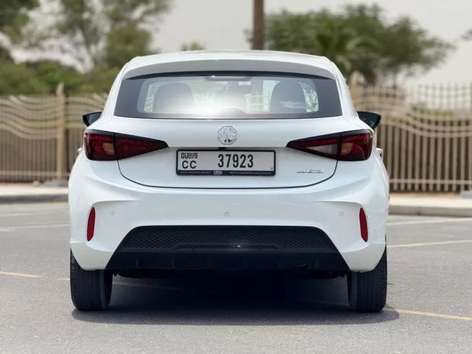 在阿布扎比 租 MG3 (白色), 2025