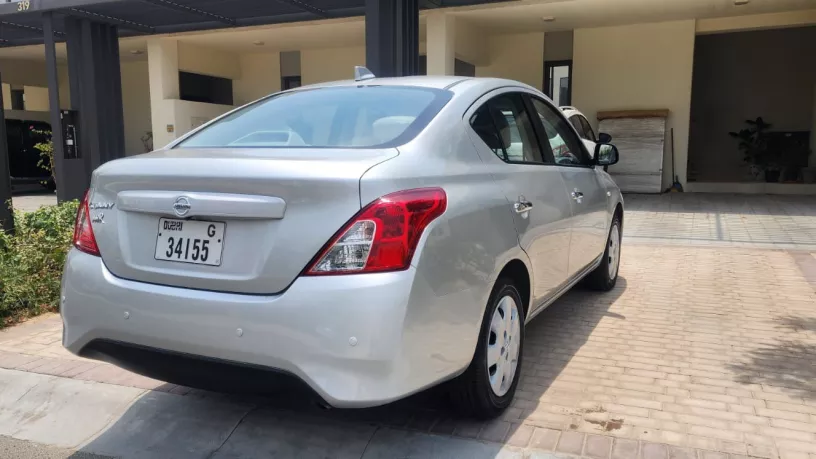 Nissan Sunny (Silber), 2025  zur Miete in Dubai