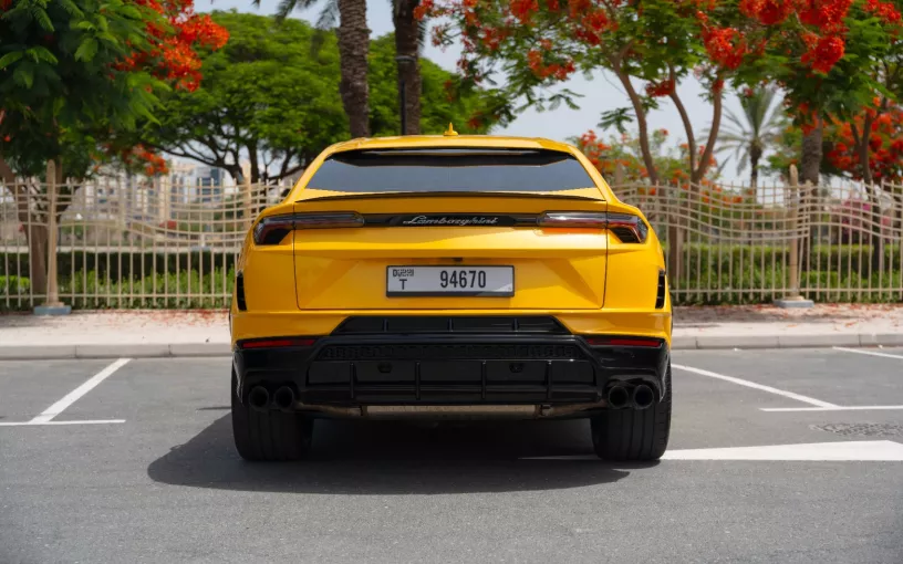 Lamborghini Urus (Gelb), 2023 Stundenmiete in Dubai