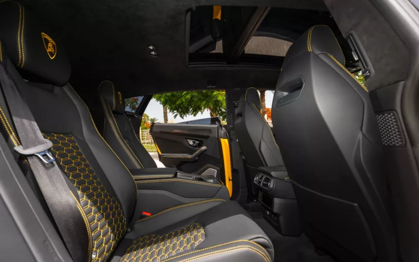 Lamborghini Urus (Gelb), 2023 Stundenmiete in Dubai