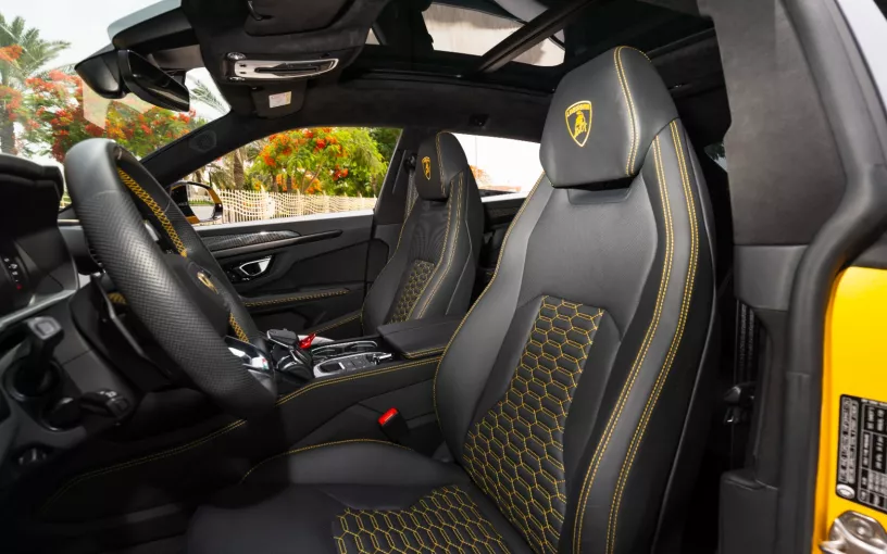 Lamborghini Urus (Gelb), 2023 Stundenmiete in Dubai