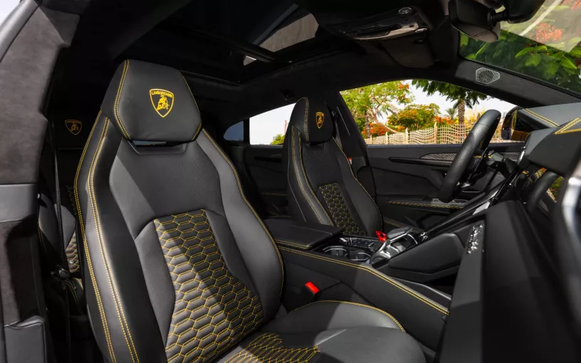 Lamborghini Urus (Gelb), 2023 Stundenmiete in Dubai