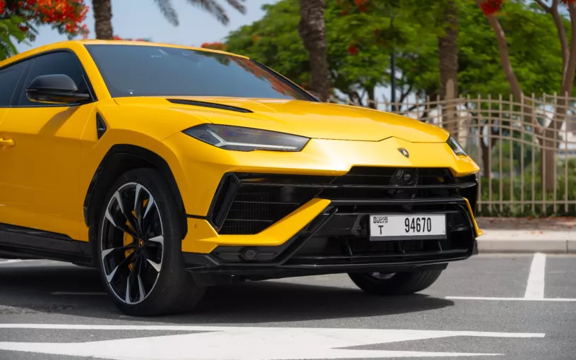 Lamborghini Urus (Gelb), 2023 Stundenmiete in Dubai