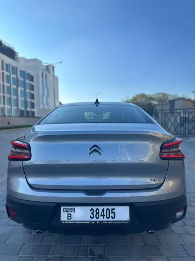 Abu Dabi'de kiralık Citroen C4X (G&uuml;m&uuml;ş), 2024