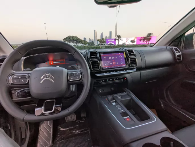 Abu Dabi'de kiralık Citroen C5 Aircross (Gri), 2025