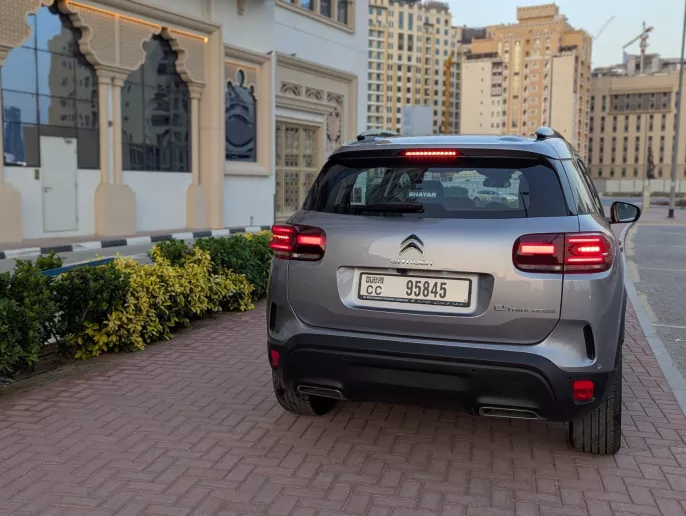 Abu Dabi'de kiralık Citroen C5 Aircross (Gri), 2025