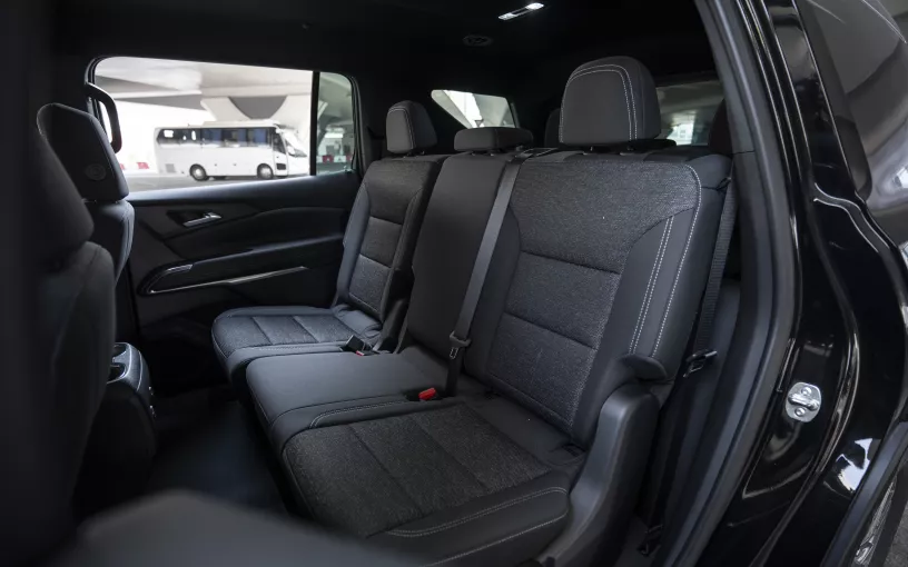 Chevrolet Traverse (Schwarz), 2026  zur Miete in Dubai