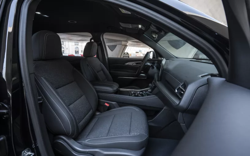 Chevrolet Traverse (Schwarz), 2026  zur Miete in Dubai