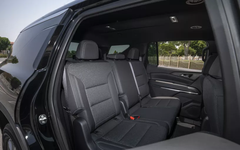 Chevrolet Traverse (Negro), 2026 para alquiler en Ras Al Khaimah