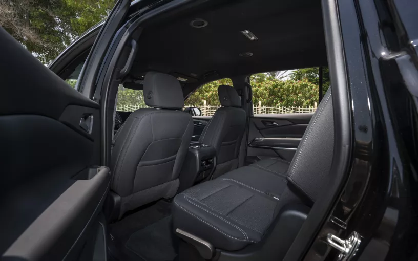 Chevrolet Traverse (Negro), 2026 para alquiler en Ras Al Khaimah