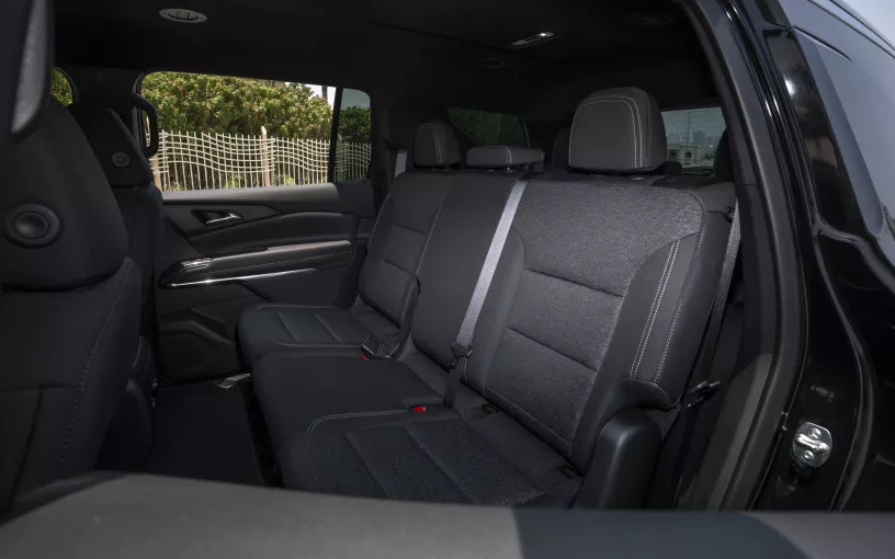 Chevrolet Traverse (Negro), 2026 para alquiler en Ras Al Khaimah