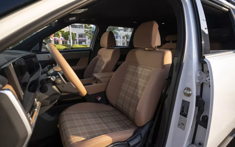 Hyundai Santa Fe (Blanco), 2026 para alquiler en Dub&aacute;i