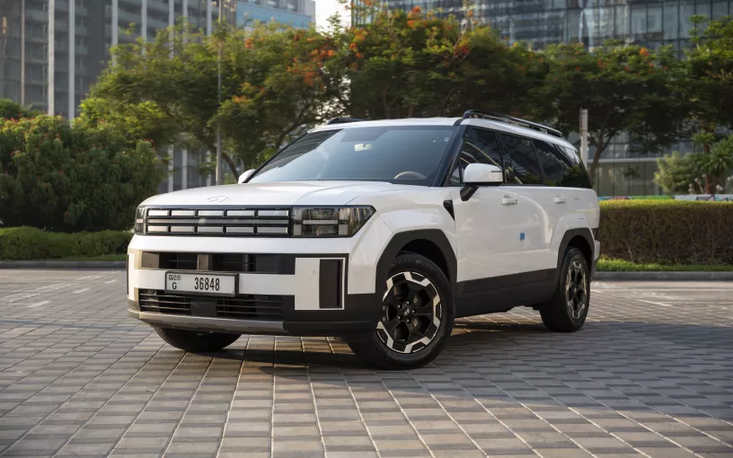 Hyundai Santa Fe (Blanco), 2026 para alquiler en Dub&aacute;i