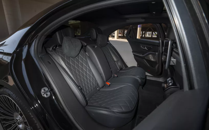 Hyundai Santa Fe (Negro), 2026 para alquiler en Dub&aacute;i